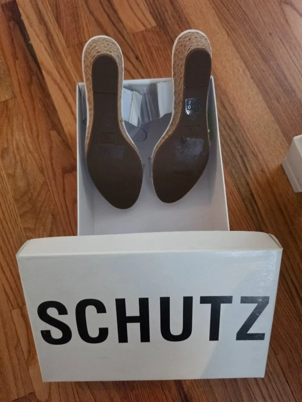 Schutz Wedge SIZE 7.5